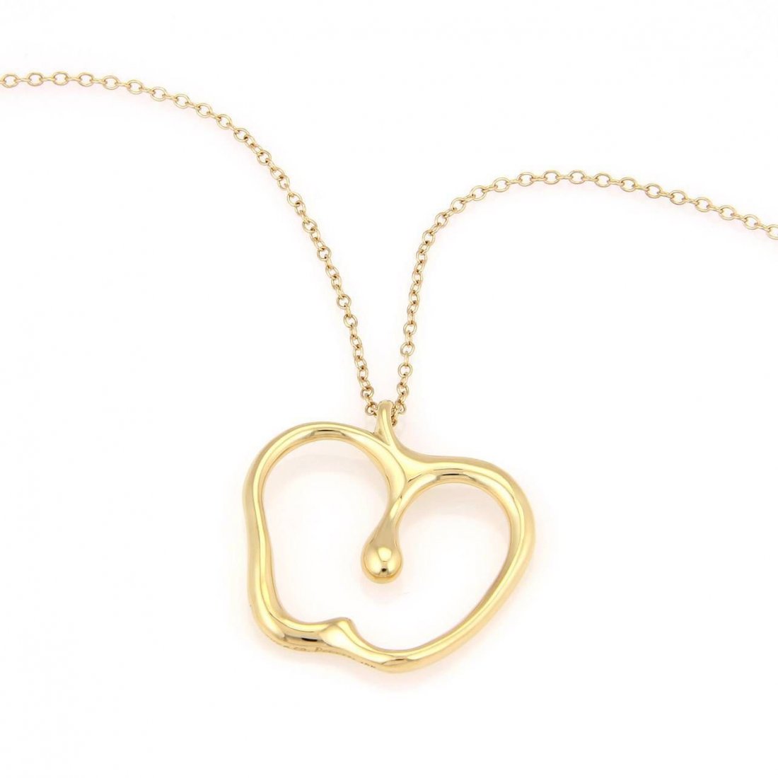 Tiffany & Co Elsa Peretti 18kt Yellow Gold Large Apple: This is a magnificent authentic Pendant and Chain by Tiffany & Co. Elsa Peretti, it is crafted in solid 18kt yellow gold with a large Apple open design pendant in fine polished finish suspending from 