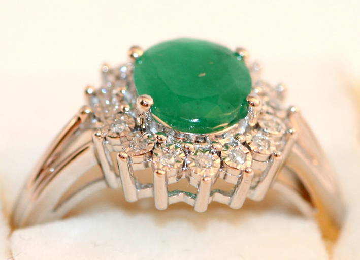 Ladies Estate 14k W/g Diamond And Emerald Ring
