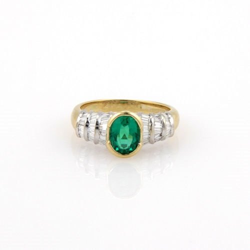 H. Stern 18K Yellow Gold Colombian Emerald & Diamond: This authentic H. Stern piece is finely crafted from solid 18k yellow gold. It features a 1.05ct bright and colorful Columbian emerald along with 1.07ctw of sparkling baguette diamonds. This looks abs
