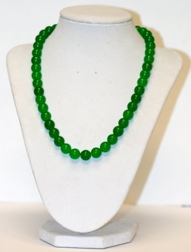 JADE BALL NECKLACE: LOVELY JADE BALL NECKLACE SET WITH MULITPLE ROUND GREEN JADE BALLS.