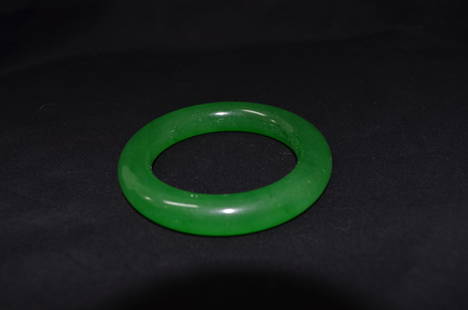 Jade bracelet: Chinese , green Jade bracelet , Dia 2.5"