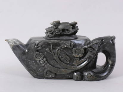 1098: A FINE CHINESE CARVED HETIAN ZI JADE TEA POT AND: FINELY CARVED BLU WHITE HETIAN ZI JADE TEA POT DEPICTING BRANCH AND FLOWERS A BIRD ON THE COVER