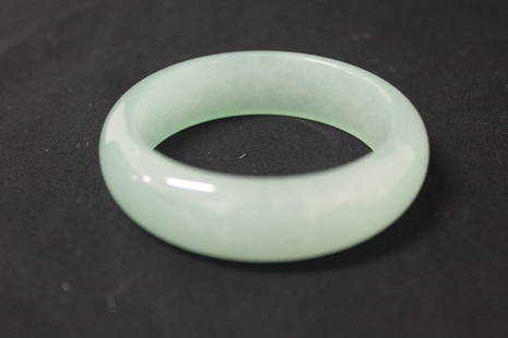 Jade Bracelet: Jade Bracelet, Light green , D 2.5 in