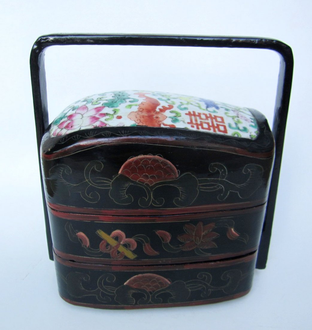 Chinese gilt decorated lacquered box