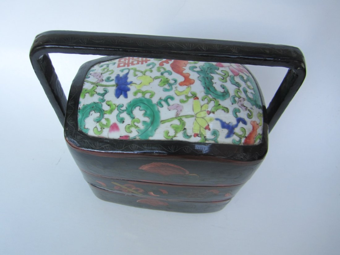 Chinese gilt decorated lacquered box - 4