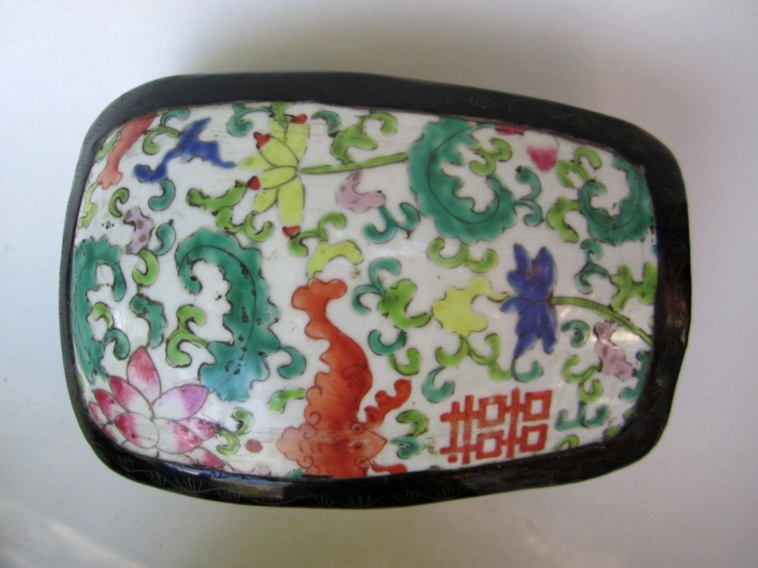 Chinese gilt decorated lacquered box - 7