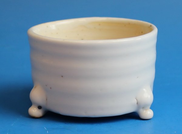 Chinese 17 Century Porcelain Incense Burner: Measurements: H: 2" X D: 3".