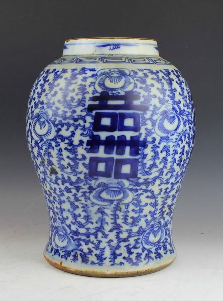 Large Chinese Porcelan Ginger Jar: Measurements: H: 13" X D: 9".