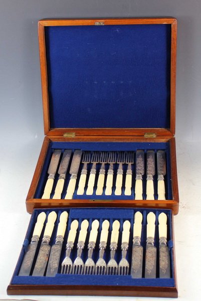 Ivory Handled Fish Knives and Forks Set W/Case (1 of 10)