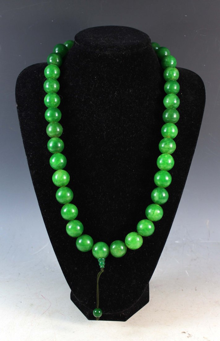 Chinese Carved Green Jade Beads Necklace (1 of 3)