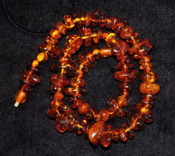 VINTAGE ANTIQUE BALTIC AMBER BEAD NECKLACE: L:20",Bead:D: 20mm.Weight 59g.