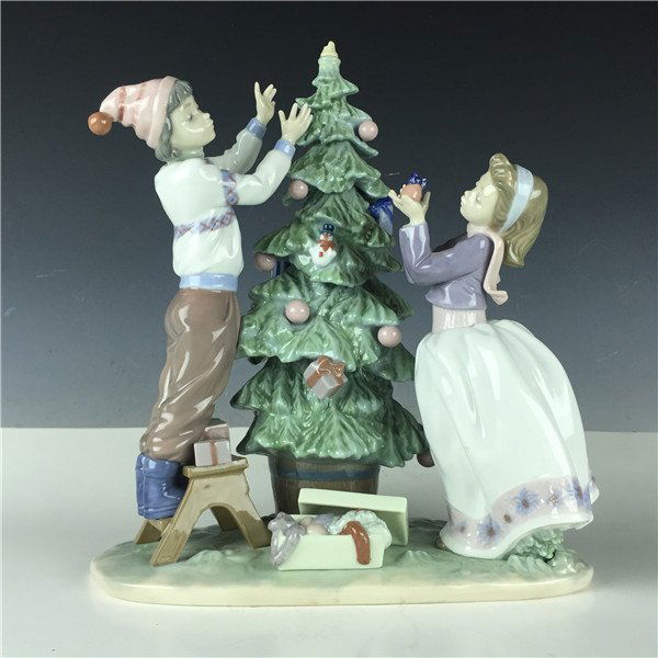 11.5" Large Retired Lladro Porcelain #5897 Trimming The (1 of 4)