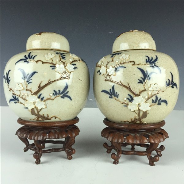 Pair of Chinese Porcelain Jars with Wood Stands: Pair of porcelain Jars with Wood Stands, H:8", D:5"