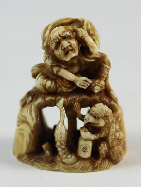 JAPANESE ANTIQUE 19TH C CARVED NETSUKE: H:4cm,W:3.5cm,D:2.5cm.