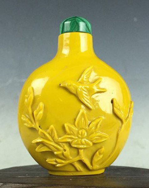 Chinese Carved Stone Snuff Bottle (1 of 2)