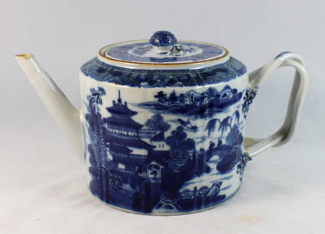Antique Chinese Export Porcelain Tea Pot (1 of 9)
