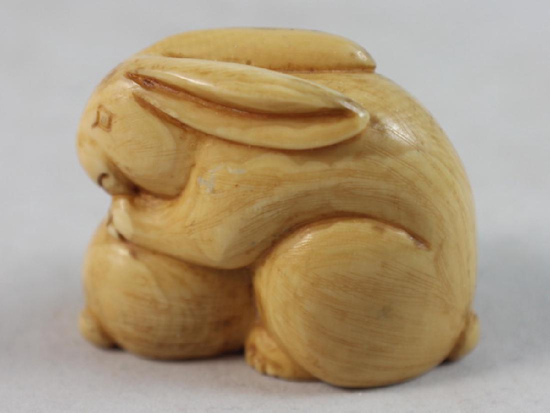JAPANESE ANTIQUE 19TH C CARVED NETSUKE: H:4cm,W:4.5cm,D:3cm.
