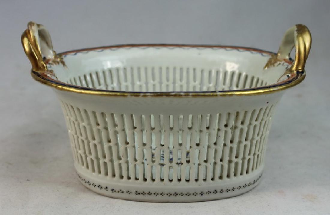 Chinese 18TH C Export Porcelain Fruit Pot (1 of 6)