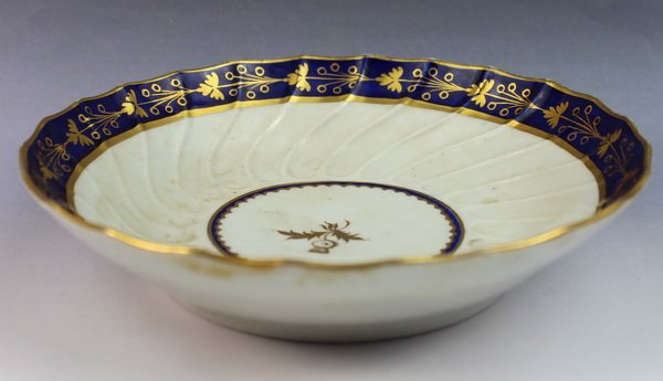 Chinese 18TH C Export Porcelain Plate (1 of 5)