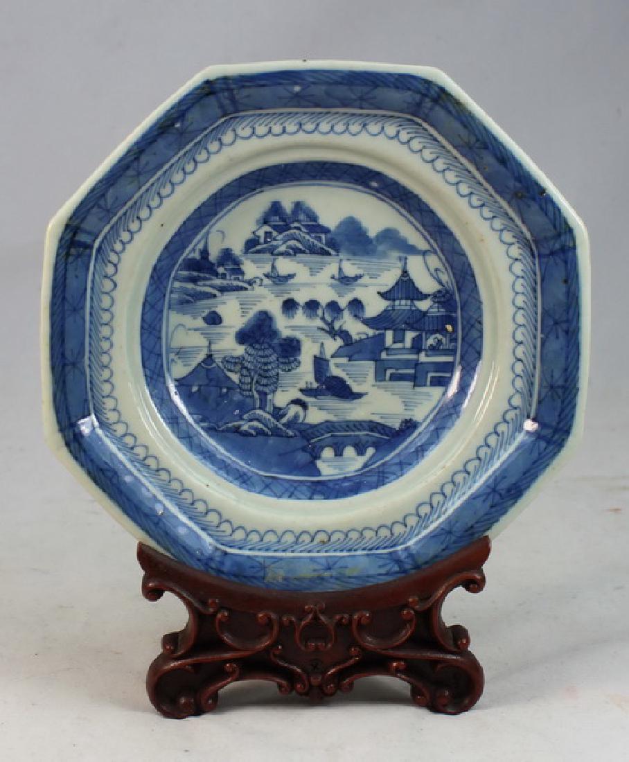 Chinese 18TH C Export Porcelain Plate (1 of 5)