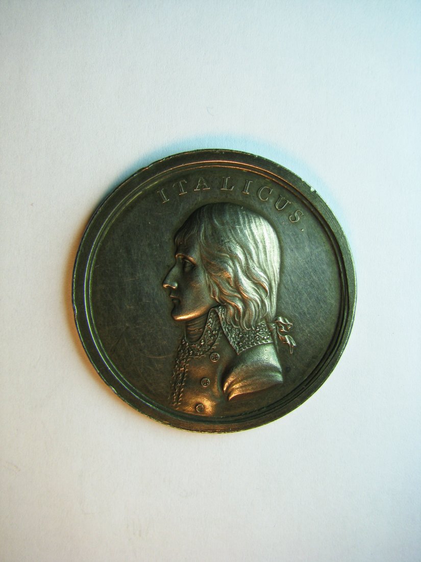 France: Consulat / 1799 - 1804 / Paix d'amiens (M. Buckle) / Avers : Buste de NapolÃ©on Ã gauche / Revers : La victoire planant dans les airs, tenant une branche d'olivier et une couronne. / 1802 / Silve