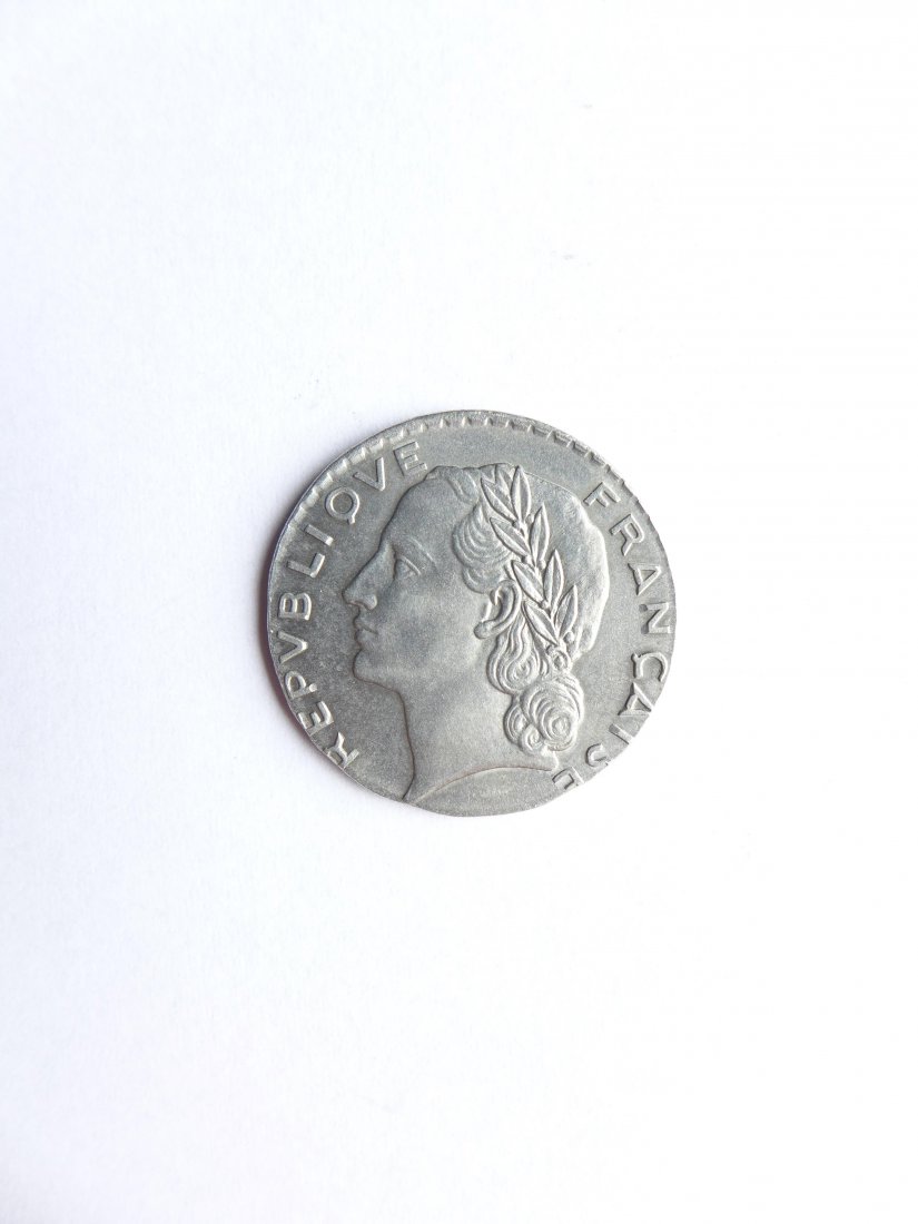 France: QuatriÃ¨me RÃ©publique / 1947 - 1959 / 5 Francs (mint error 2 Francs) / 1949 / Aluminum / 2.2 g / Diametre 28 mm / Gad 766a