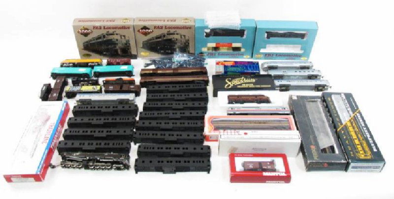 GROUP HO SCALE TRAIN CARS: PULLMAN, BACHMANN, ETC. (1 of 10)