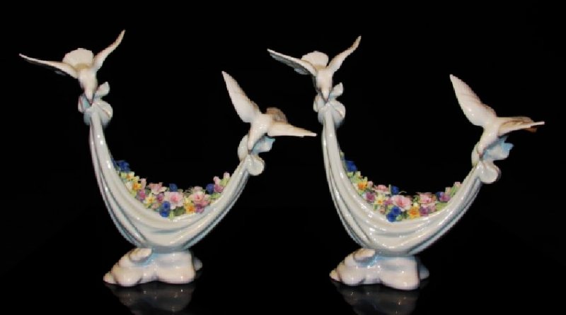 TWO LLADRO FIGURINES "PETALS OF PEACE" #6579 (1 of 9)