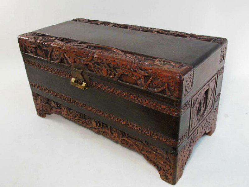 VINTAGE CHINESE CARVED CEDAR CHEST (1 of 9)