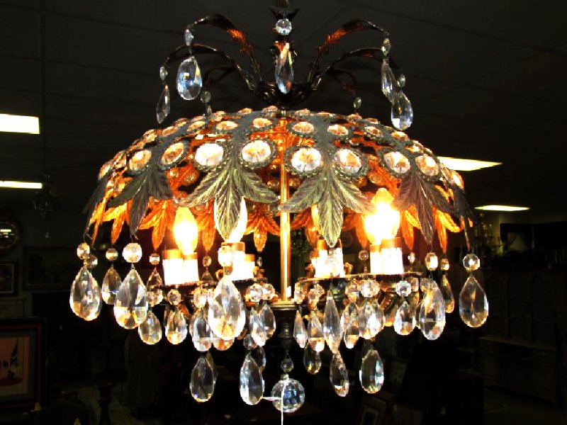 VINTAGE BRASS & CRYSTAL CHANDELIER: Vintage brass and crystal chandelier. Weight: approx. 20 lbs.