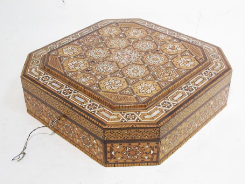 VINTAGE PERSIAN PARQUETRY INLAID BOX (1 of 10)