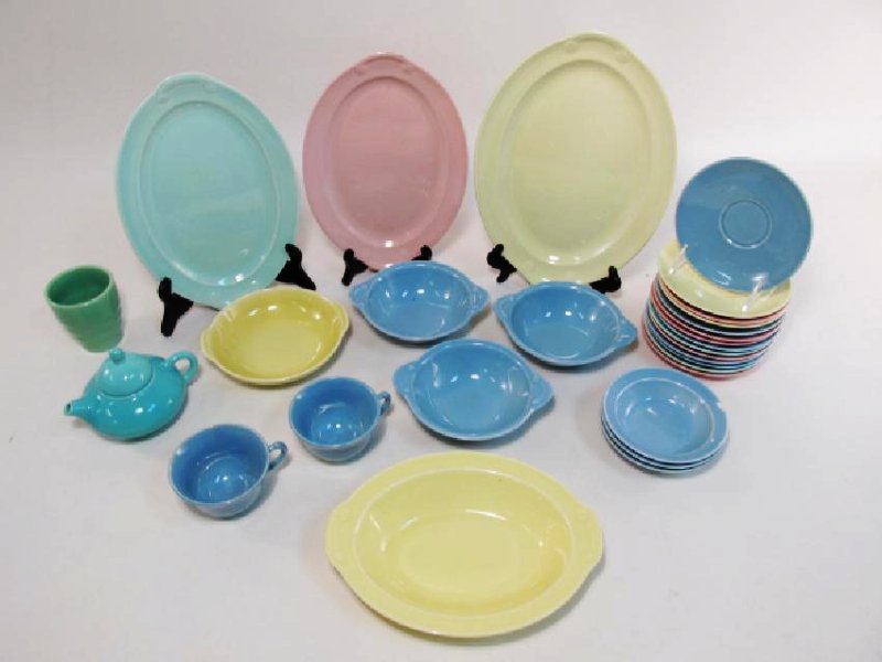 TAYLOR SMITH & TAYLOR LURAY "PASTELS" POTTERY 29 P: Vintage Taylor Smith & Taylor Luray "Pastels" pottery dinnerware. Includes 29 total pieces: saucers, cups, fruit bowls, larger bowls, trays. Two pieces are unmarked and may not actually be Luray. Cond