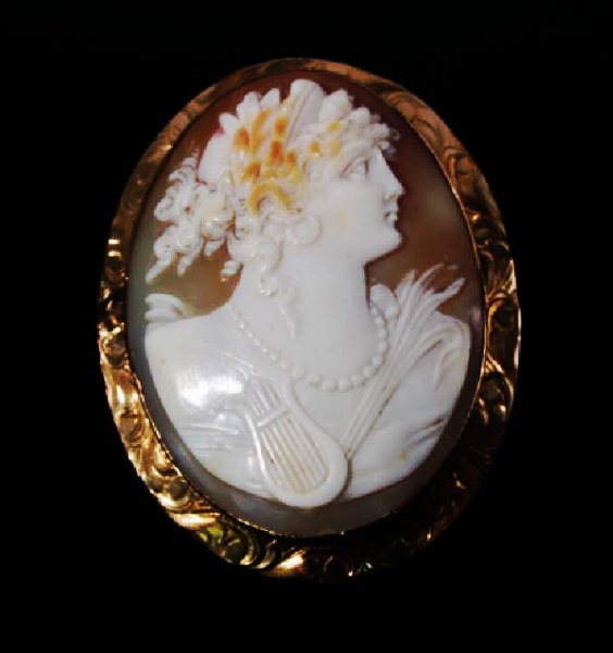 19TH C 12K GOLD & CARVED HELMET SHELL CAMEO BROOCH (1 of 6)