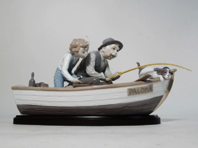 LLADRO "FISHING WITH GRAMPS" FIGURINE 5215 (1 of 5)
