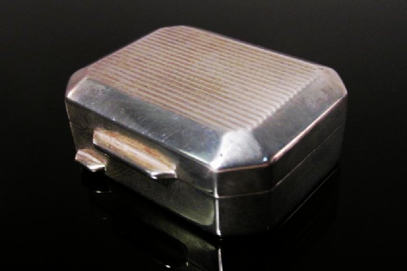 MID CENTURY TIFFANY & CO STERLING SILVER PILL BOX (1 of 5)