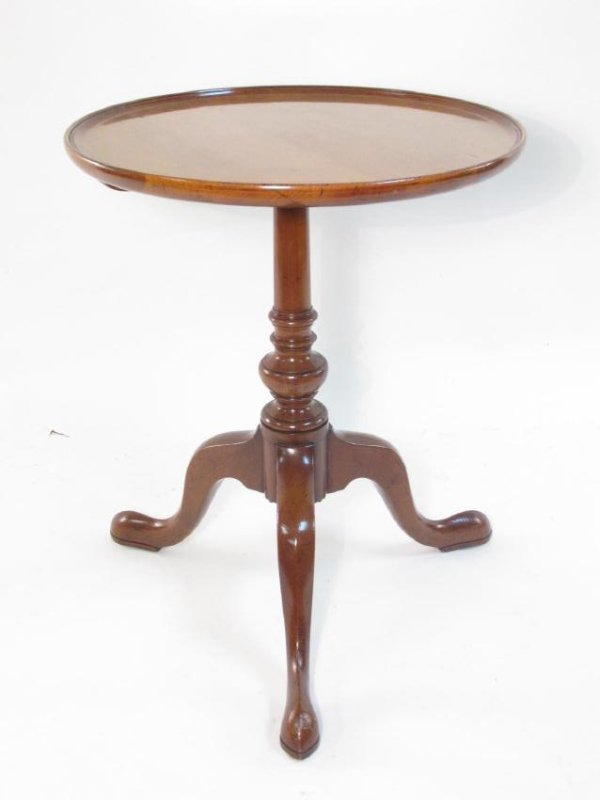 SMALL CHERRYWOOD QUEEN ANNE STYLE PEDESTAL TABLE (1 of 6)