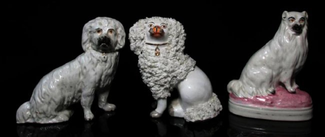 THREE 19TH C STAFFORDSHIRE PORCELAIN SEATED DOGS (1 of 9)