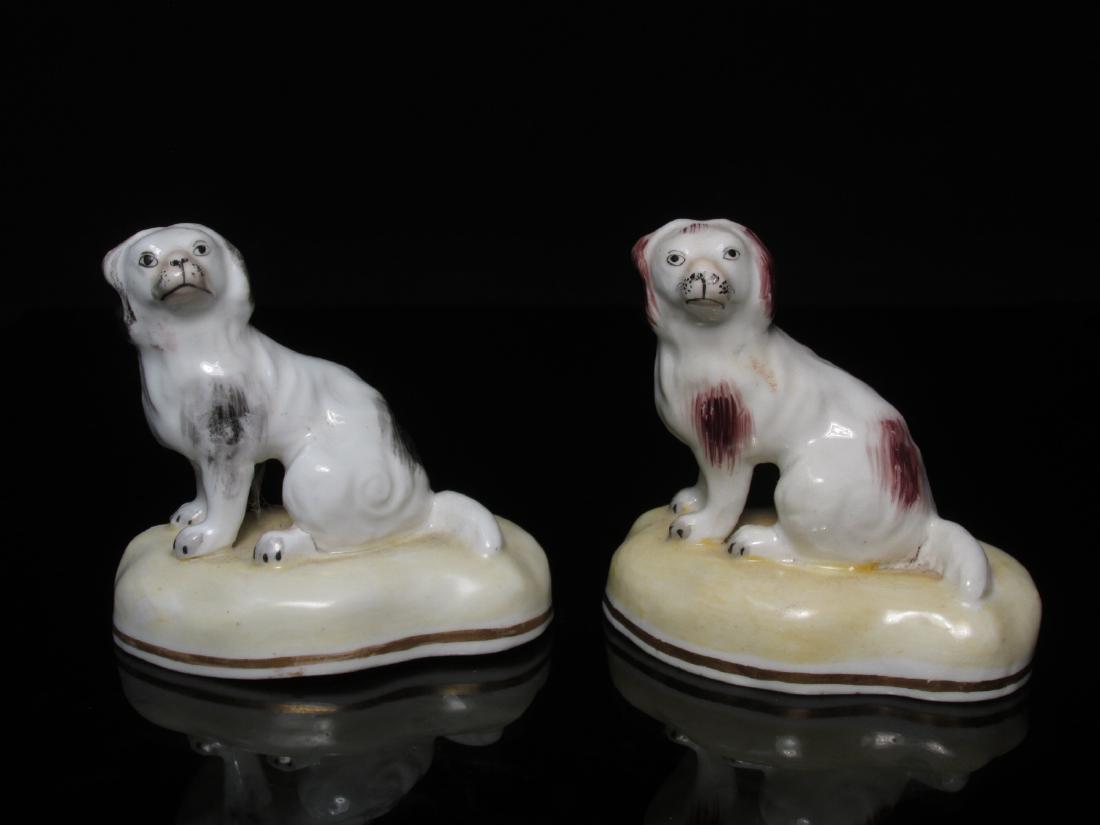TWO 19TH C STAFFORDSHIRE PORCELAIN SPANIEL DOGS (1 of 8)