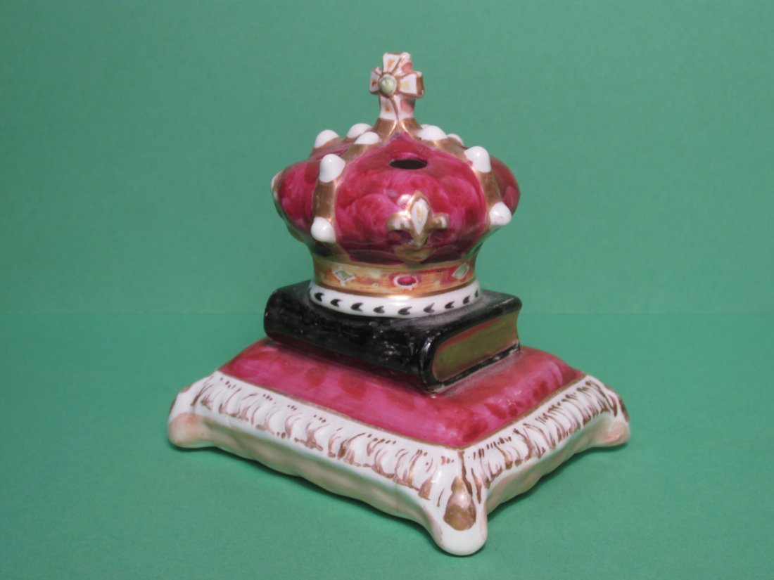 19TH C STAFFORDSHIRE CROWN & BOOK PEN HOLDER (1 of 11)