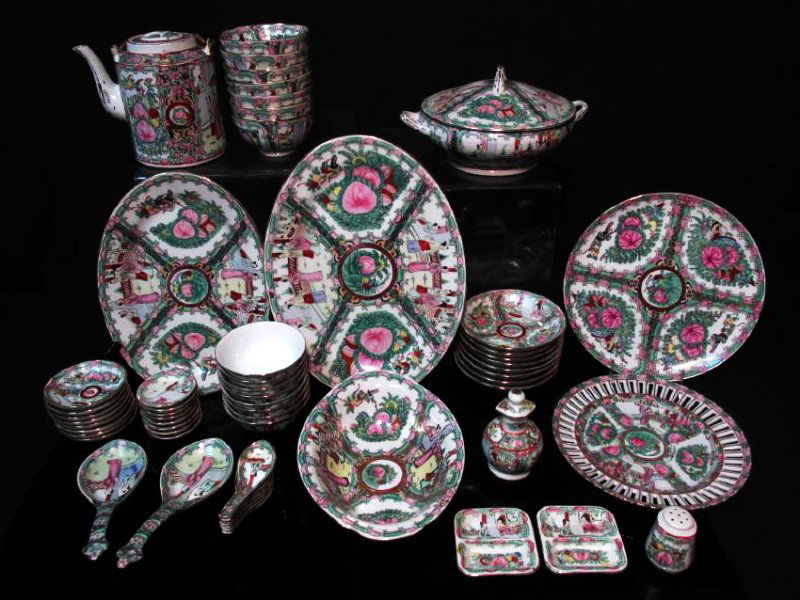 CHINESE ROSE MEDALLION PORCELAIN DINNERWARE (1 of 10)