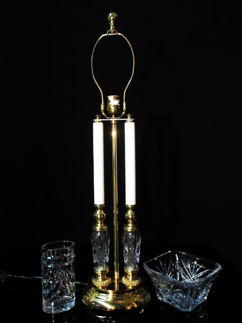 THREE PIECES OF WATERFORD CRYSTAL: LAMP, BOWL, ETC (1 of 7)