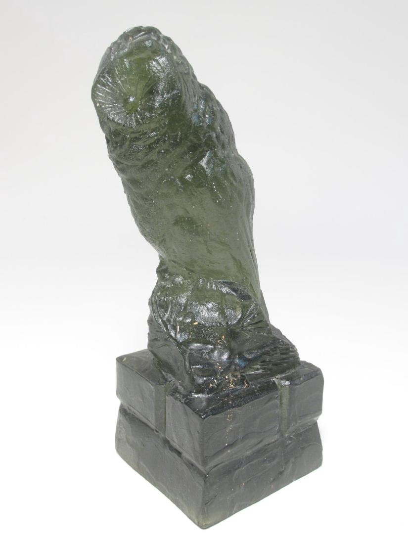 DAUM DEEP GREEN PATE DE VERE ART GLASS OWL: A deep green unsigned pate de vere art glass owl. Attributed to Daum, unsigned. Measures 7 1/2" tall. Condition good. Weight: 3.1 lbs.