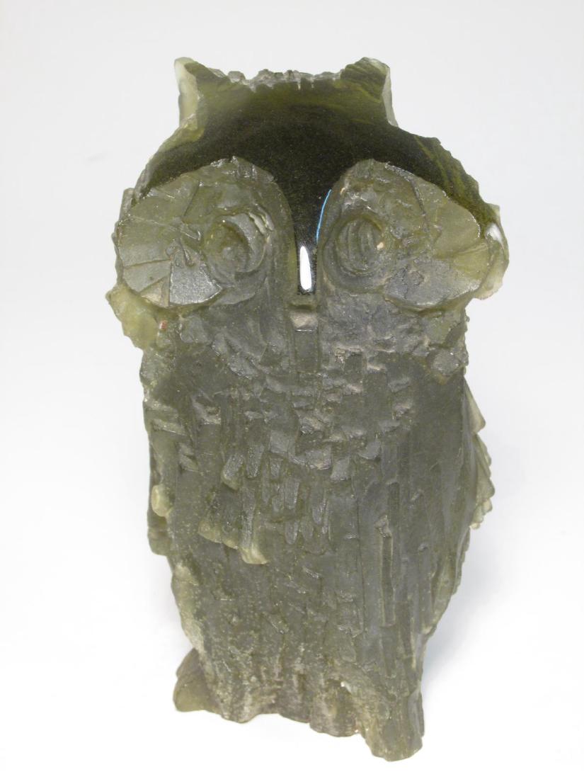 DAUM DEEP GREEN STYLIZED PATE DE VERE OWL: A large Daum pate de vere art glass stylized art glass owl. Measures 7 1/4" tall. Signed on backside "DAUM". Condition: minor chip to one feather on rear. Weight: 6.2 lbs.