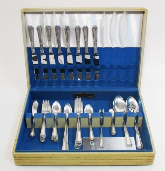 TOWLE "LOUIS XIV" STERLING SILVER FLATWARE FOR EIG (1 of 10)
