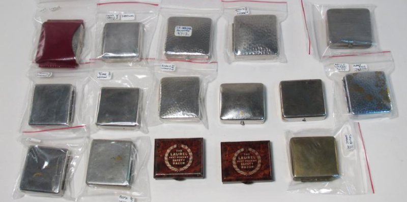 ASSORTED VINTAGE 2" X 2" TRAVEL SAFETY RAZORS (1 of 10)