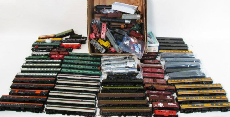 HUGE BOX LOT ASSORTED HO GAUGE SCALE TRAINS (1 of 10)