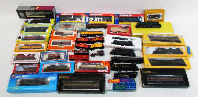 ASSORTED HO GAUGE MODEL SCALE TRAINS MEHANO, ATLAS (1 of 10)