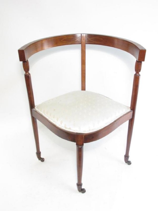 HEPPLEWHITE MARQUETRY INLAID CORNER CHAIR: Hepplewhite marquetry inlaid corner chair measuring 29.25" tall x 23.5" wide x 22" deep. Condition: minor spotting to upholstery, very little signs of wear to frame, see images. Weight: approx. 15 lbs