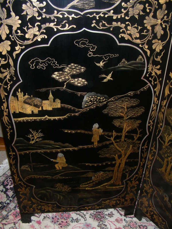 CHINESE LACQUERED GILT DECORATED 4 PANEL SCREEN - 2