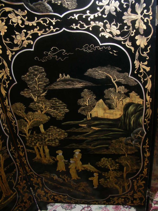 CHINESE LACQUERED GILT DECORATED 4 PANEL SCREEN - 3